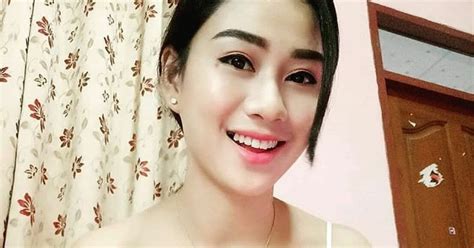 Bokep Indo Tante Live Hobinya Main Sama Brondong